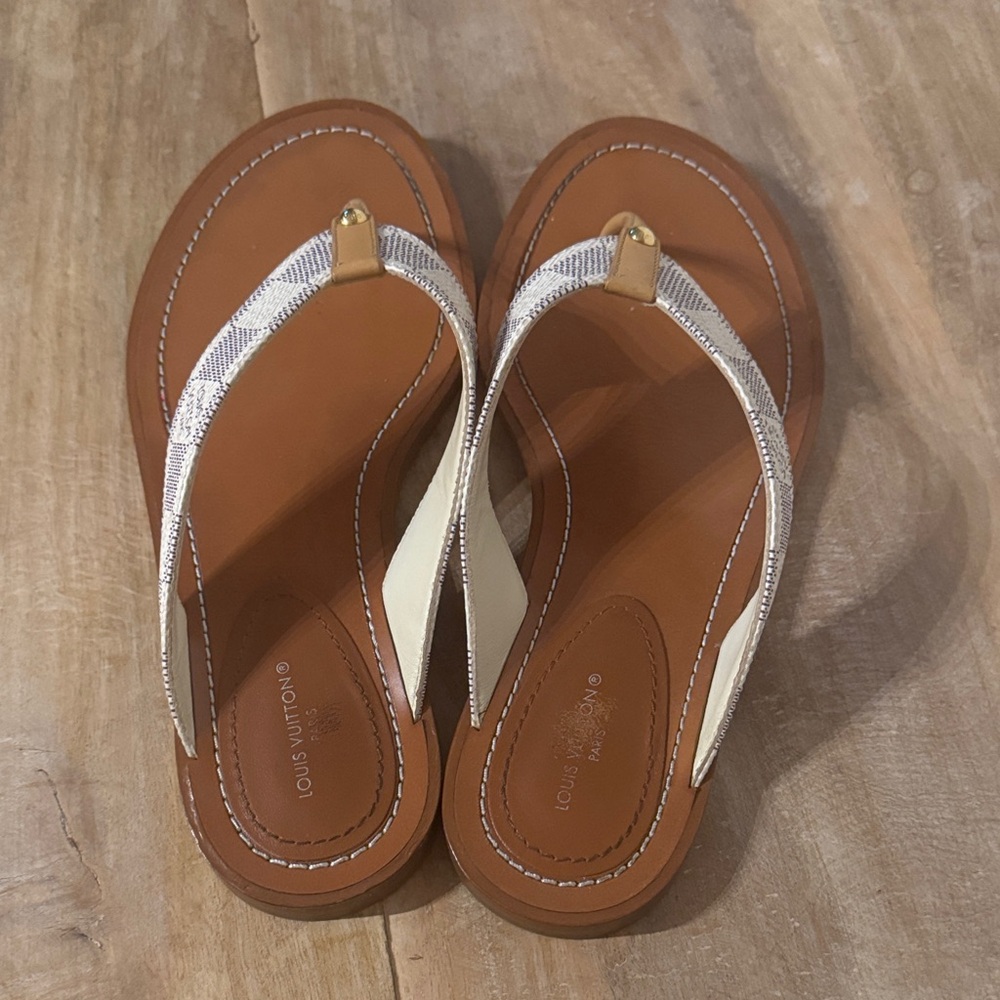 Checkered Tan and White Sandals - Picture 3 of 11